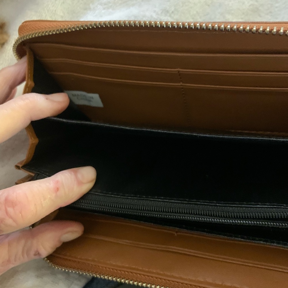 Wallet NWOT Navy and tan - Picture 4 of 8